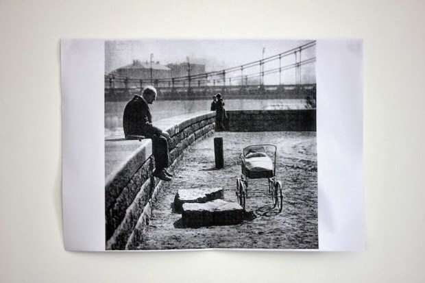 Μεταίχμιο, 2019) και «οπου και να ταξιδέψω. Kostis Velonis April 2014